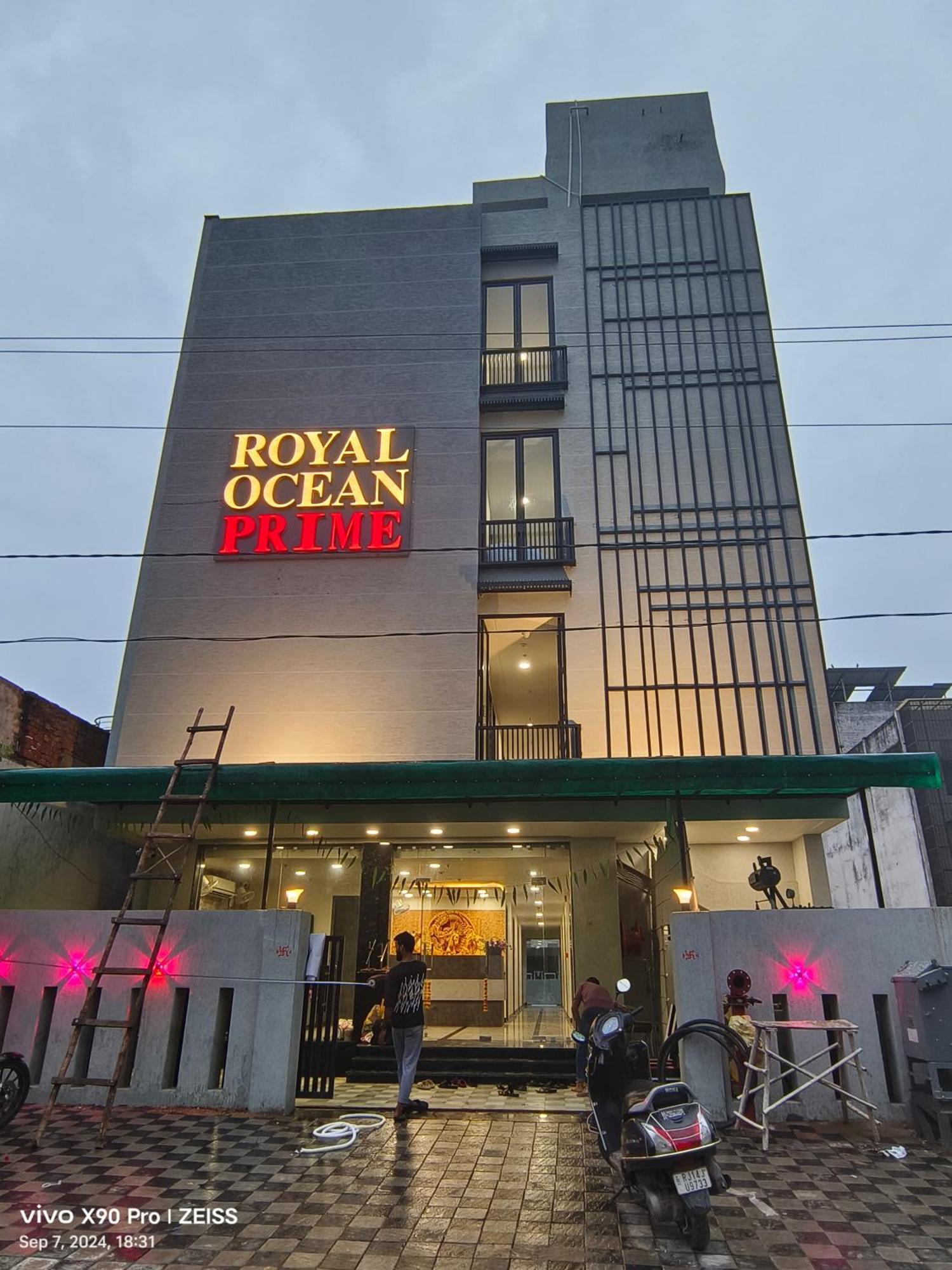 Royal Ocean Prime Hotel Jaipur Buitenkant foto